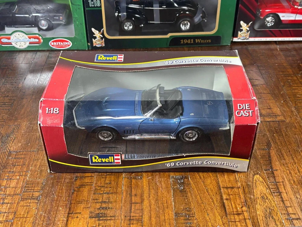 Revell 1969 Chevrolet Chevy Corvette Stingray 427 Convertible Blue 1:18 Scale